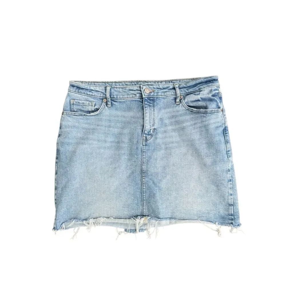 Old Navy Women's Denim Mini Skirt in Light Wash Blue Size 14